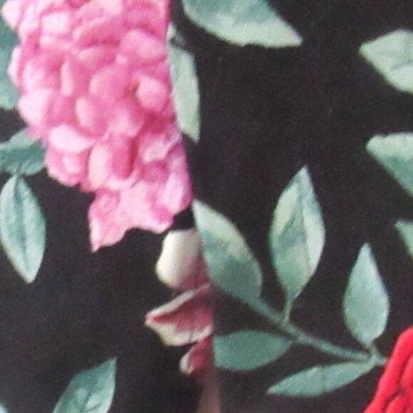 Torrid Size 0 (Large / Size 12) Red Roses on Black Skirt E222 - Picture 4 of 7